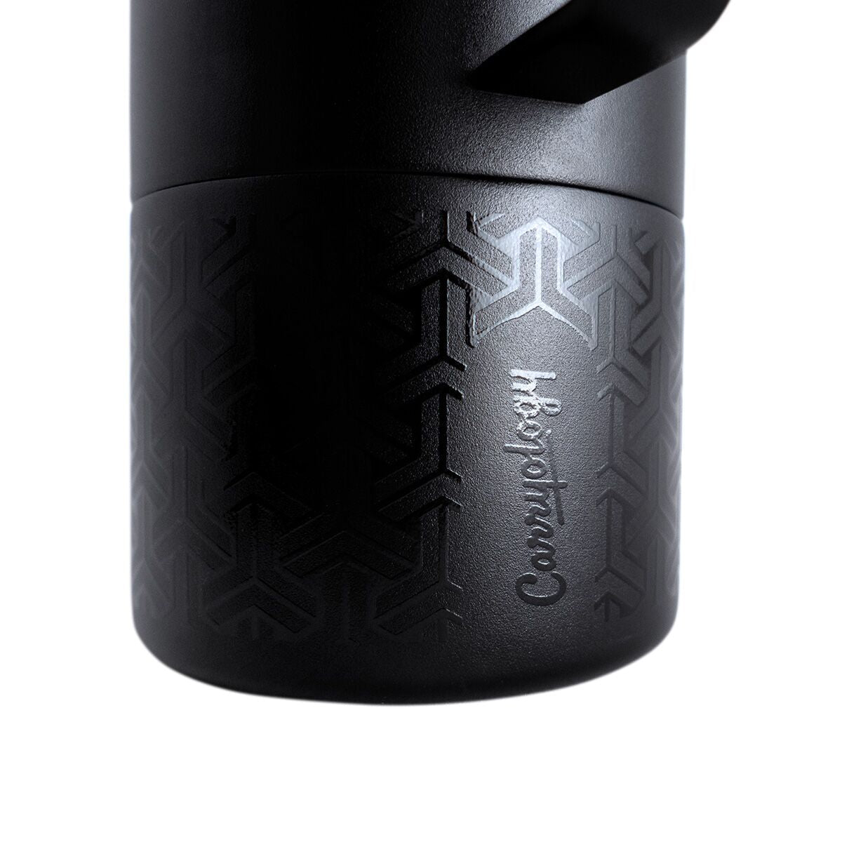 miir-x-carryology-tomo-b0 WebPDP-MiiR_x_Carryology_Tomo_Studio_Closeup__TOM1SV33402_12.10.25.jpg